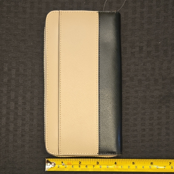Kate Spade Tan and Black Zip Wallet - Picture 2 of 8